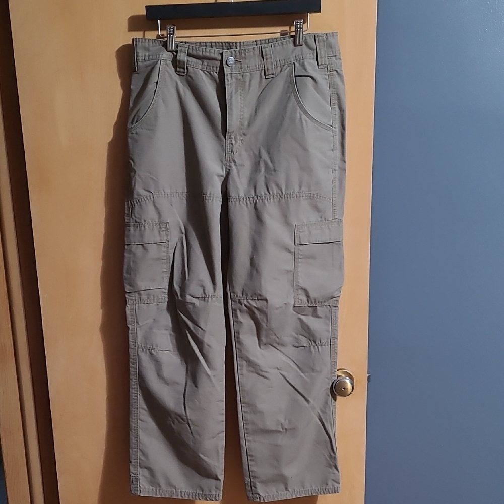 Gray Cargo Pants with Durable Fabric and Relaxed Fit